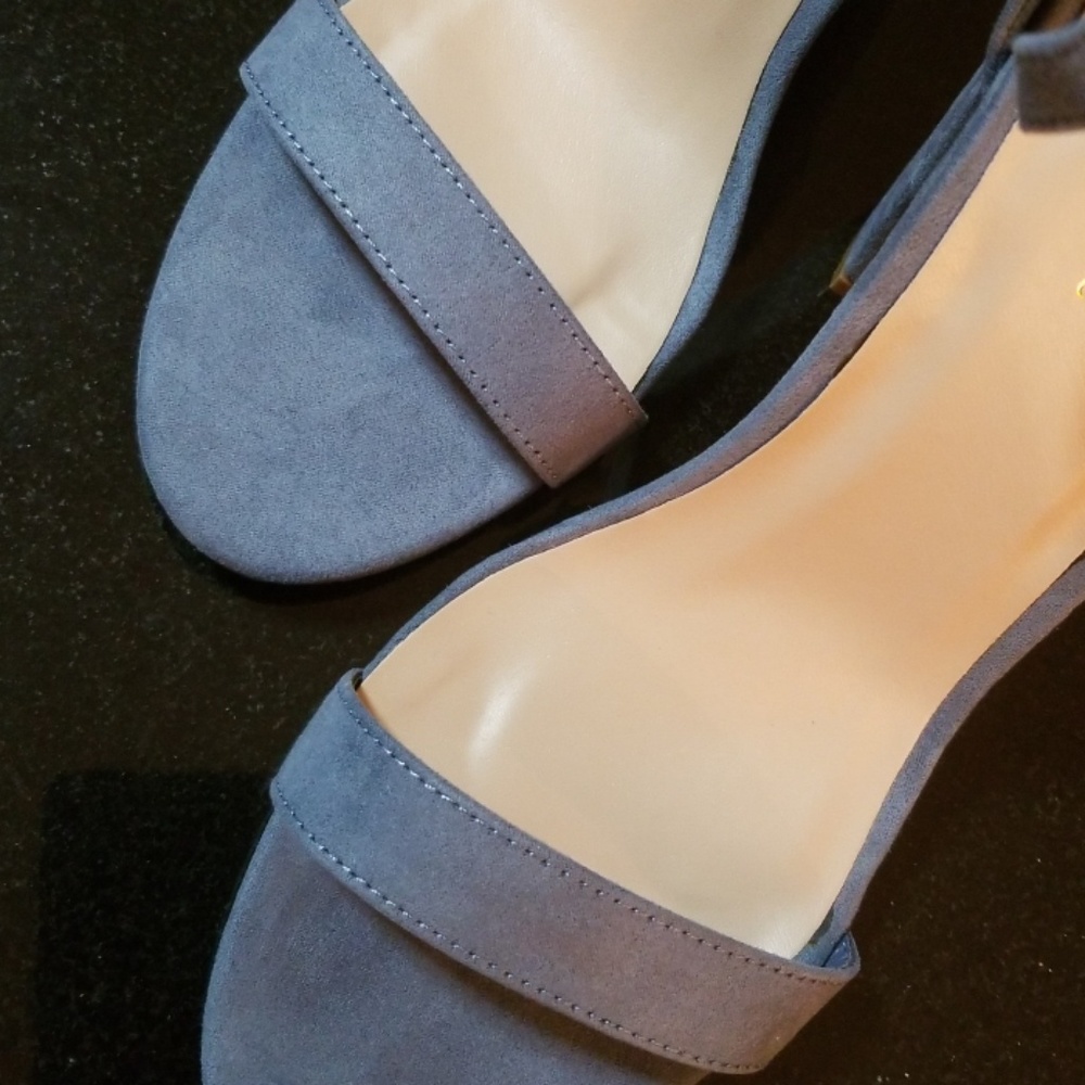 Womens size 10 Dusty Blue Sandal